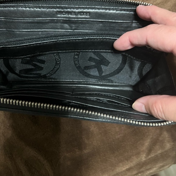 Michael kors purse with wallet - Picture 12 of 12